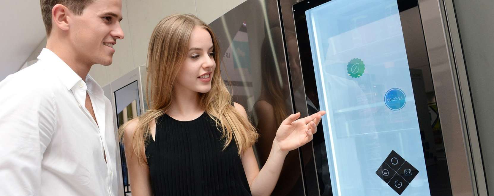 Intelligens háztartás: nézzen át a hűtőajtón!