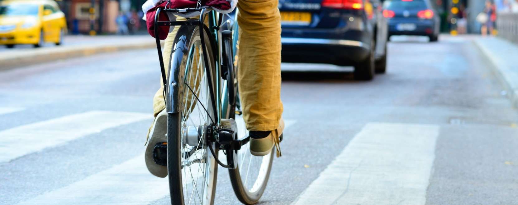 Életeket menthet a biciklivel kommunikáló autó