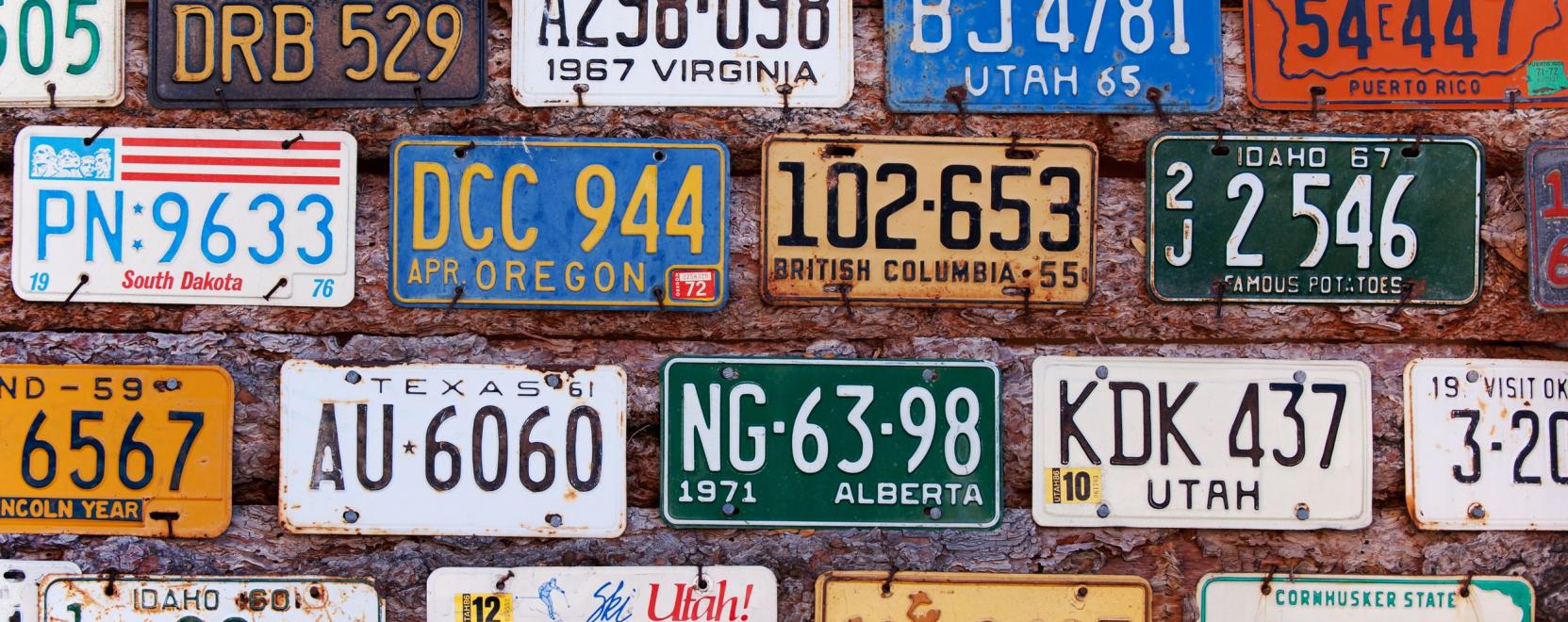 Digitális rendszámtáblával üzengethetnek az autók