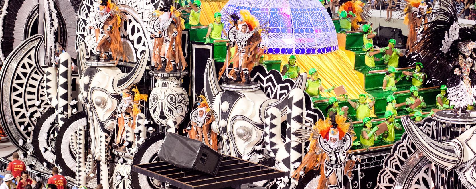 Robotok is színesítik a riói karnevál forgatagát