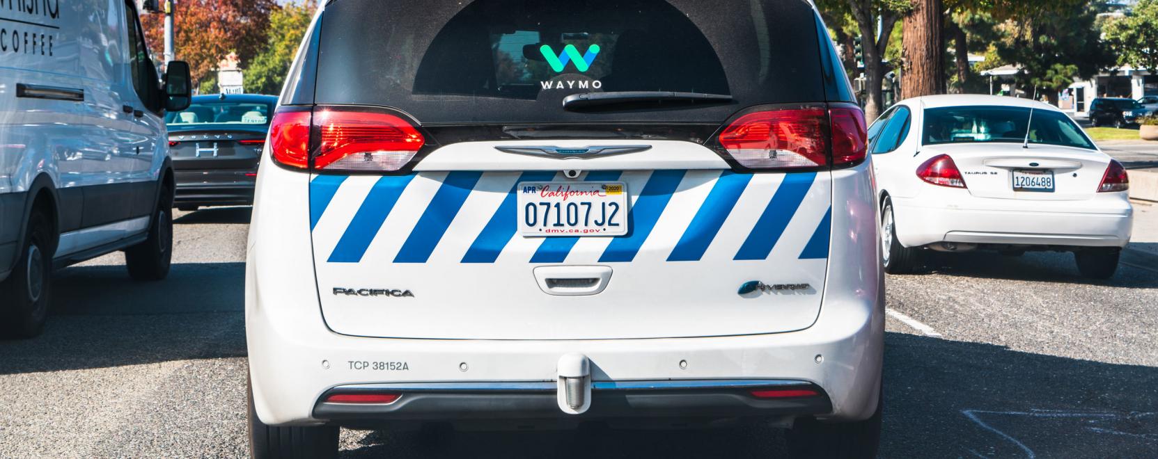 Újrakezdi a sofőr nélküli autók tesztelését a Waymo