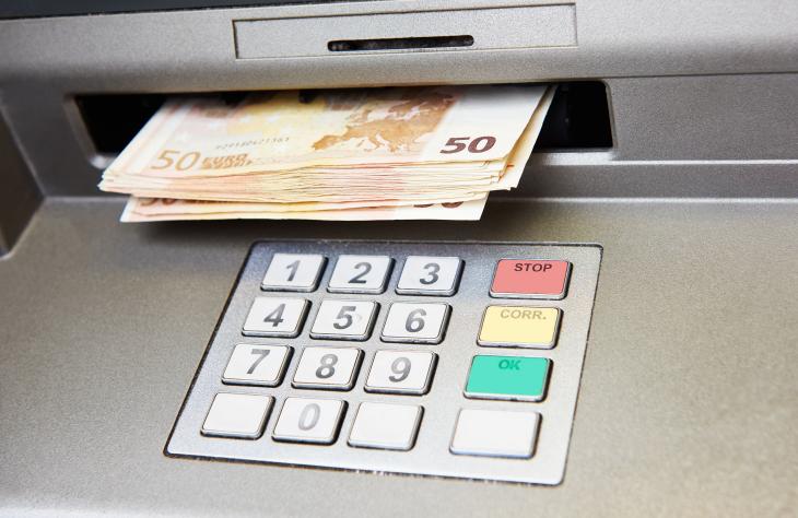 Jöhet a piszkos munka – Robot nyüstöli az ATM-eket