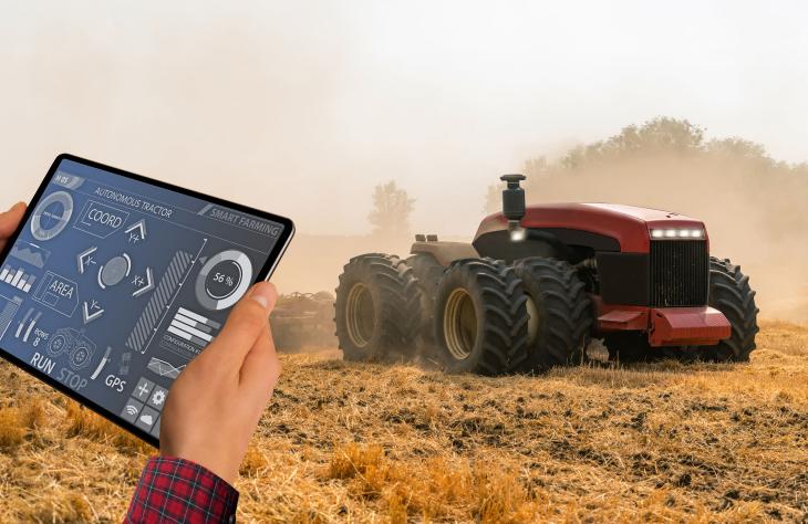 Önvezető, elektromos traktor hódíthatja meg a szántóföldeket