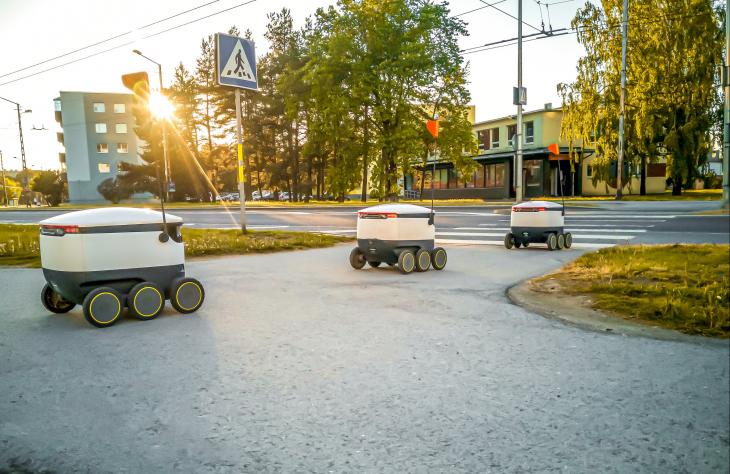 Újabb robotfutárok viszik házhoz az ebédet