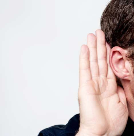 Viselhető technológia: karkötők helyett jönnek a fülhallgatók?