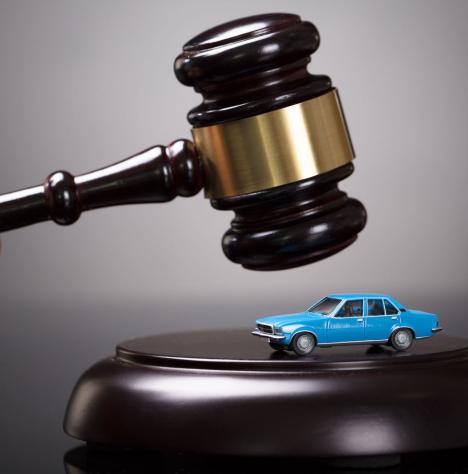 Börtönbüntetést kockáztatnak az önvezető autók gyártói?