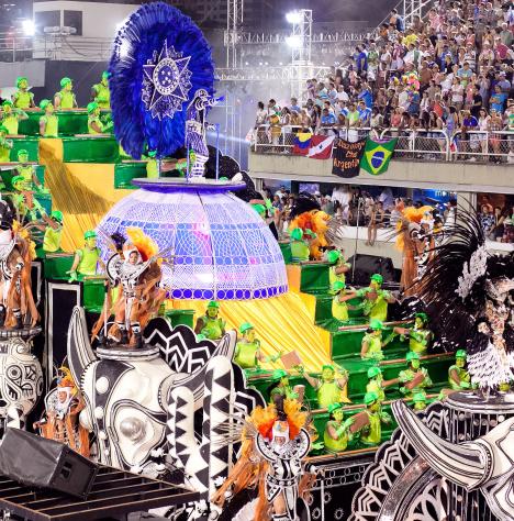 Robotok is színesítik a riói karnevál forgatagát
